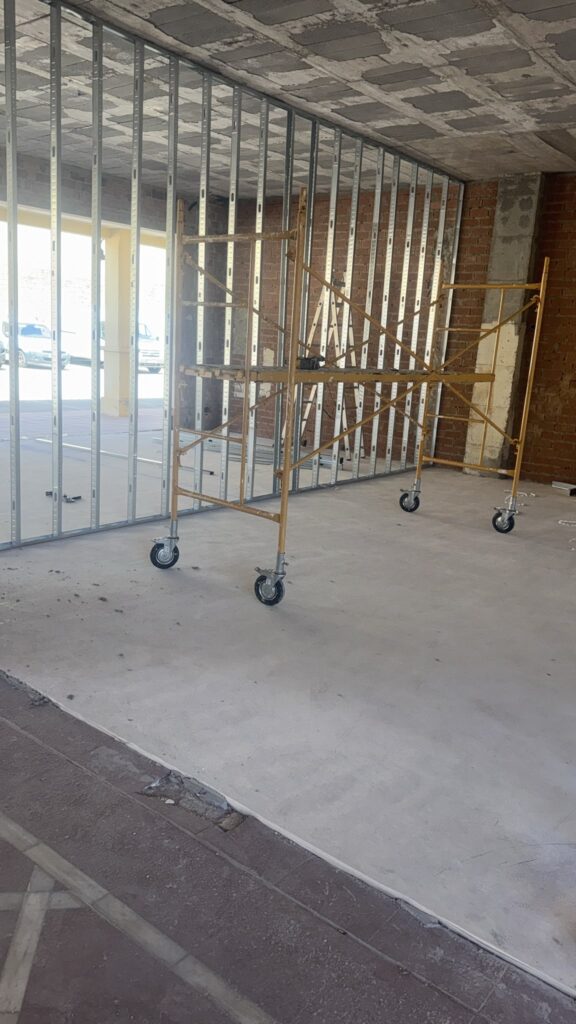 Metal framing for internal partitions in a commercial unit